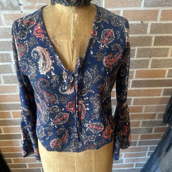 Top - Picture 2 of 6